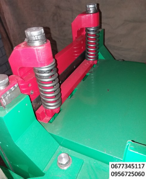 Электромеханическая гильотина  , гильотина, рубка, гибка, обрезка металла обработка , гильотина для рубки листового металла, гильотина снабжена фиксирующим механизмом, гильетина, гилетина  , жесткая станина конструкция электродвигатель,пускатель. Управление ножное, свободные руки,Гильотинная резка самый быстрый и самый простой способ раскроя листового металла. 